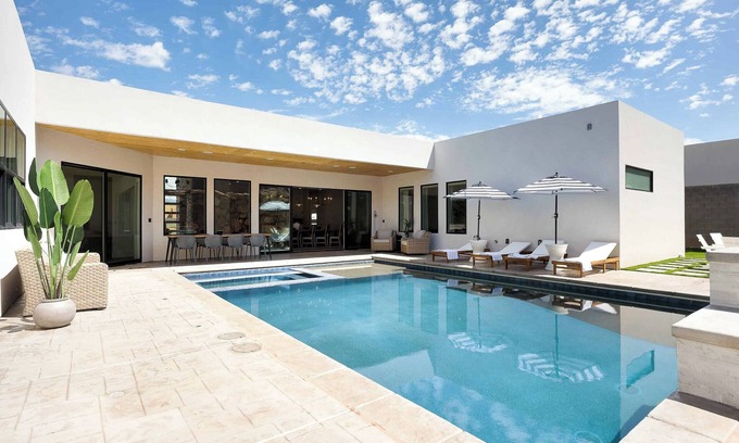 Hurricane House | Desert Mirage: Private Pool, Foosball, Putting Green, Wheelchair Access