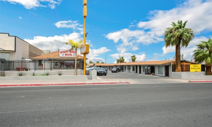 Downtown Las Vegas Hotel | Desert Moon Motel