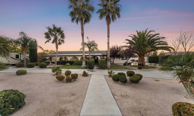 Palmdale House | Desert Oasis in the center of the city of Palmdale