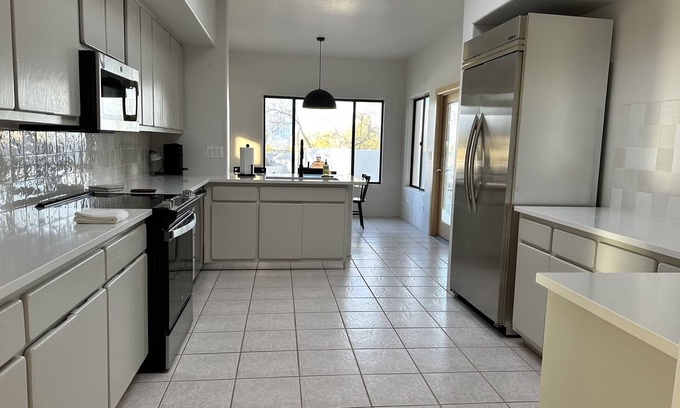 Vista De La Sierra De Dios House | Desert oasis in the heart of the Tucson Mountains nestled by iconic Saguaros.