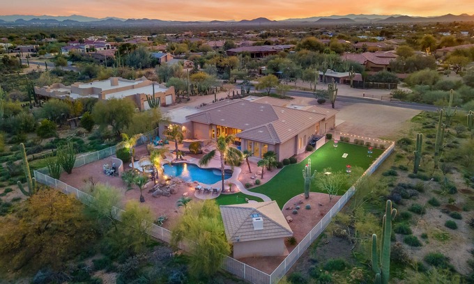 Desert Hide-a-way House | Desert Oasis ★Pool-Spa-Disc Golf-Ping Pong-Gazebo-Poker Table-Pool Table★
