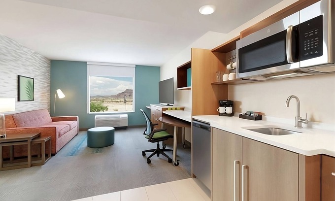 East Mesa Hotel | Desert Oasis Retreat in Mesa! Pool, Free Breakfast, Pets Allowed, Free Parking!