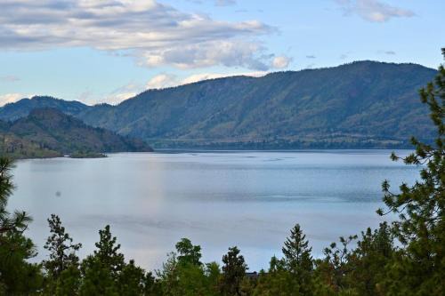Central Okanagan Apartment | Desert Pines Holiday Getaway