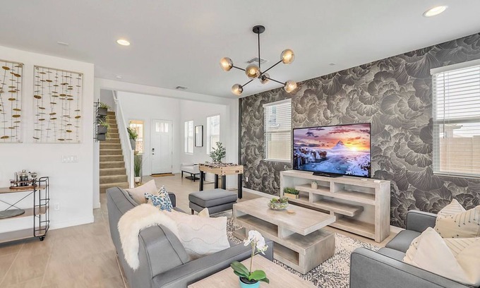 Maryvale House | Desert Rose 3Bdrm Phoenix Retreat