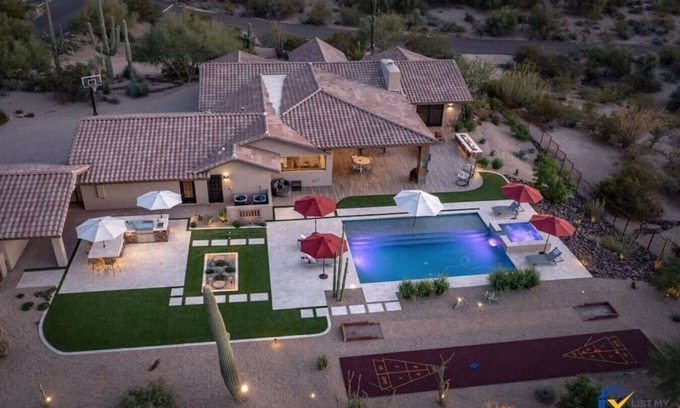 Carefree House | Desert Serenity Mountain Estate+ShuffleboardCourt+MountainViews+Horseshoes+HtdPool+PoolTable