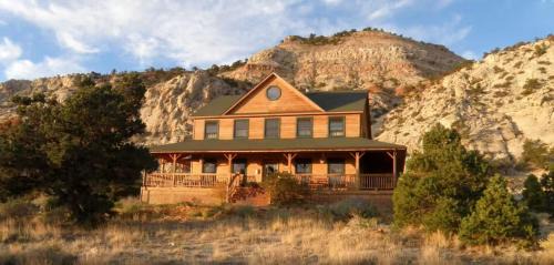 Teasdale House | Desert Skies Resort