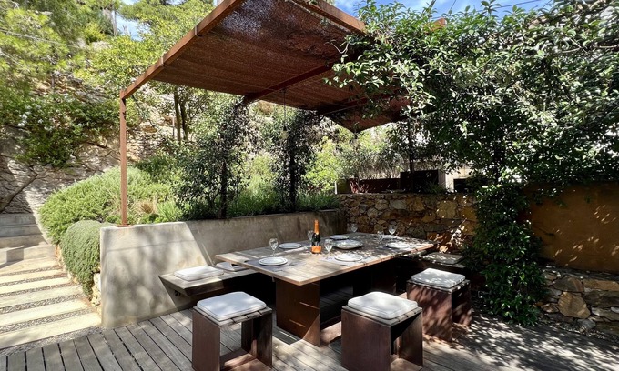 Pals House | DESIGN HOUSE, 200m from the Beaches and Commerce * WIFI *