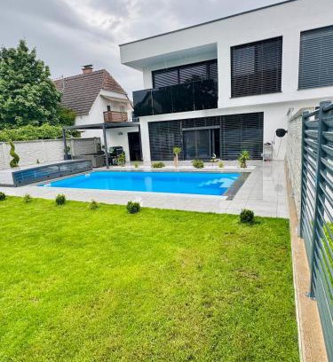 Leonding Villa | Design-Villa mit privatem Pool, Whirlpool & stimmungsvoller Beleuchtung
