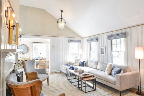 West Harwich House | Designed for vacation Easy 0 3 mi walk to Grey Neck Beach