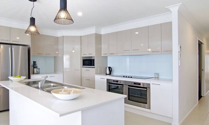 Bilinga House | 🌊🌴 Designer 5 Bedroom Beachfront in Tugun! 🌴🌊