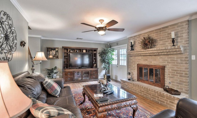 North San Antonio - SAT House | Designer delight, 5 bed 3 bath wi/hot tub