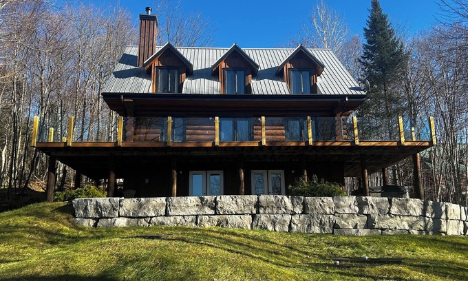 Lac Superieur Village Ski Chalet | Designer finishes: Mont-Tremblant Mountain View Chalet