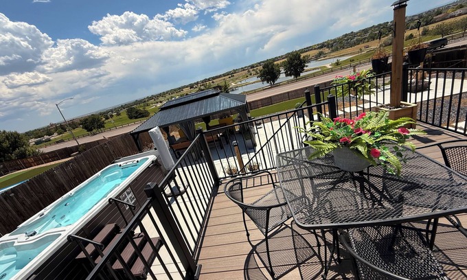 Thornton House | Designer Home. Lake View. Amazing Patio. Heated Swim Spa Pool & Hot Tub