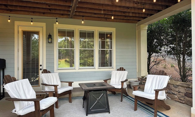 Reynolds Landing Cottage | Designer inspired 4-bedroom cottage inside the Landing at Reynolds