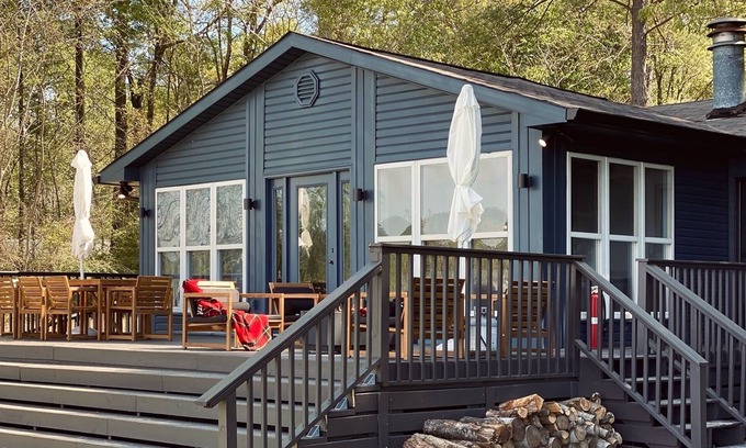 Sylacauga House | Designer Lake Home on Lay Lake- Stand Up Paddleboards + Canoe included!Sleeps 10