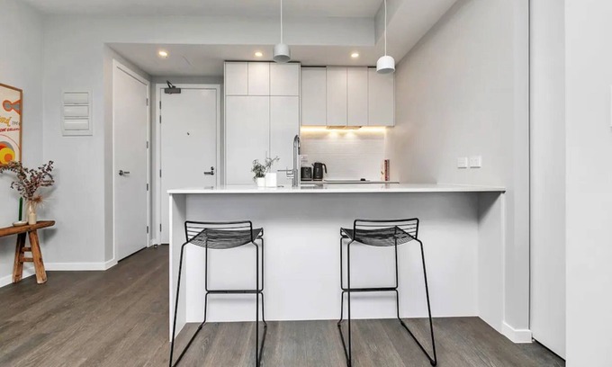 Mount Eden Apartment | Designer Luxury 2-Bed Apartment With Car Park