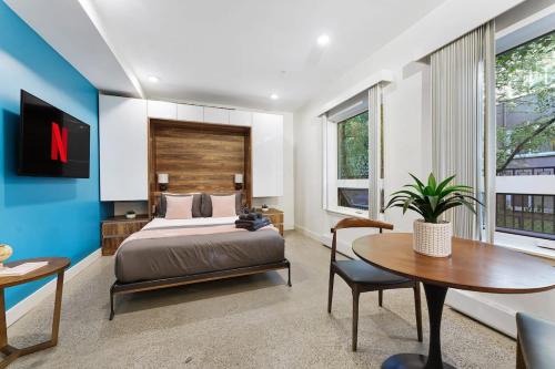 West End Apartment | Designer Studio in Trendy West End Downtown