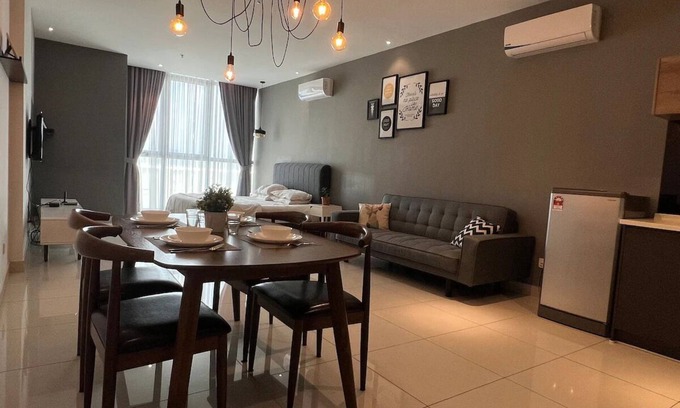 Petaling Jaya Apartment | Designer Unit - King Bed & Netflix Atria Sofo