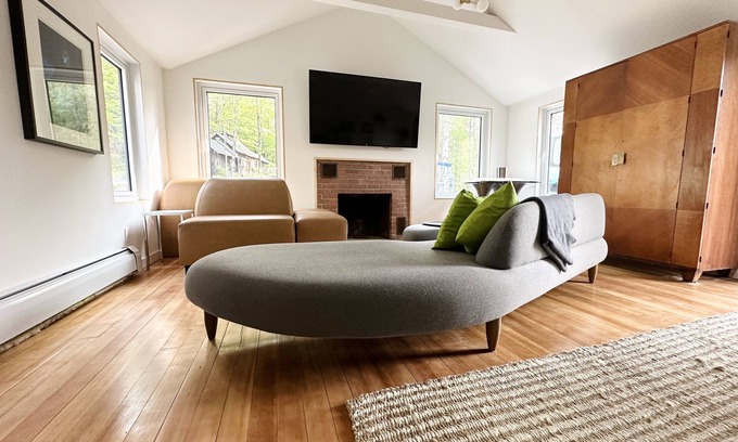 Wilmington House | Designer VT Paradise Ski/Swim/Hike