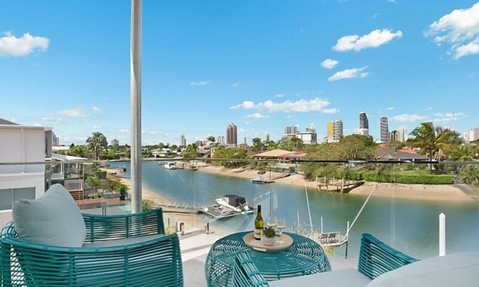 Broadbeach Waters House | DESIGNER WATERFRONT HOME WITH ROOFTOP DECK & 360 DEGREE VIEWS!