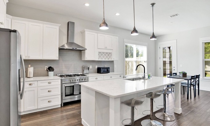 Southeast Pensacola House | Desirable East Hill~Bikes~Downtown~Family