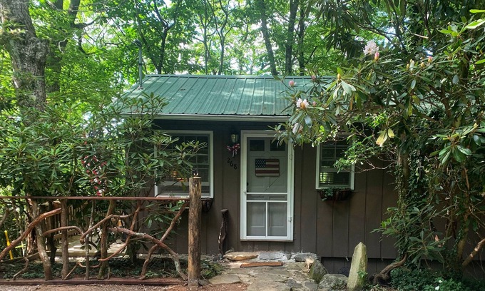 Mirror Lake Cabin | DESIREABLE MIRROR LAKE AREA & CUTE, CUTE, CUTE!