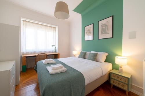 Pena Apartment | Desterro 2 - Historical four-bedroom apartment