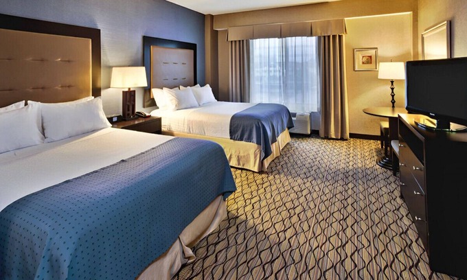 Romulus House | Destination for a Relaxing Family Getaway!