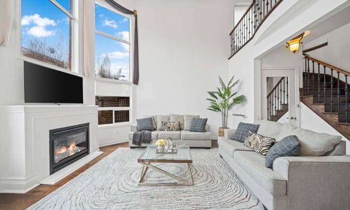 Richmond Hill House | Detached 4 Bedrooms house With Hot Tub