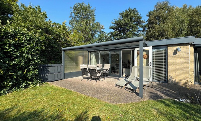 Brouwershaven House | Detached 4-person house with sauna, WLAN, fenced garden.