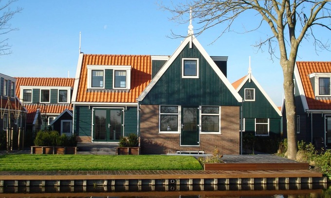 Graft House | Detached bungalow with open-plan kitchen and 4 bedrooms