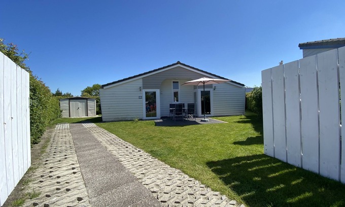 Renesse House | Detached bungalow near the beach with own parking spaces, enclosed garden.