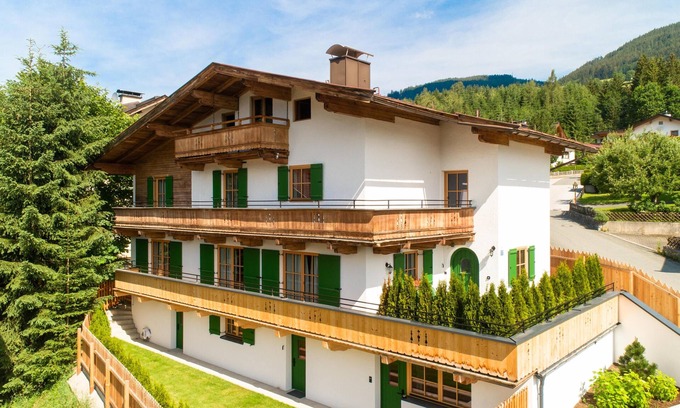 Kitzbuehel Ski Chalet | Detached chalet, sunny location with sauna and bar
