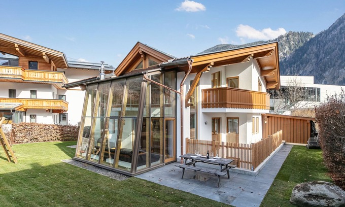 Mayrhofen Ski Chalet | Detached chalet with garden close to ski lift