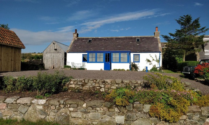Aberdeen House | Detached Coastal Fisherman's Cottage with Amazing Sea Views.