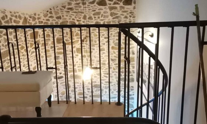 Saint-Bres Cottage | Detached cottage in 2000m2 property