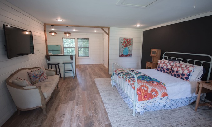 Shreveport House | Detached Cottage In A Rural Woodsy Neighborhood.