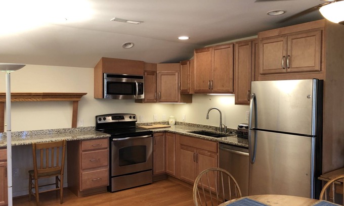 Vienna Apartment | Detached Garage Apt, Private Entrance, High Speed FIOS, Safe Location, Parking.