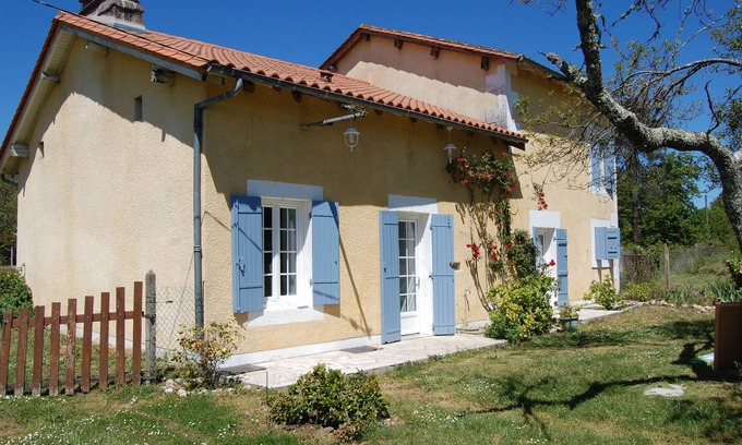 Antonne-et-Trigonant House | Detached house for 5 people