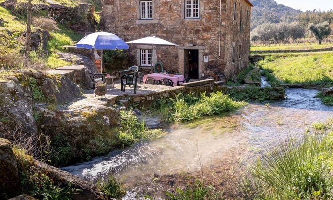 Fornelos House | Detached house (formerly a mill) with swimming pool in an idyllic location