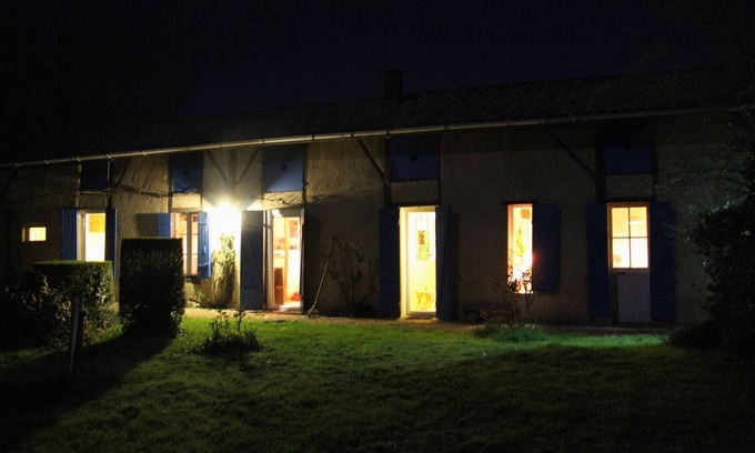 Bergerac House | Detached house in "plain" countryside and "plain" foot colors and fantasies .