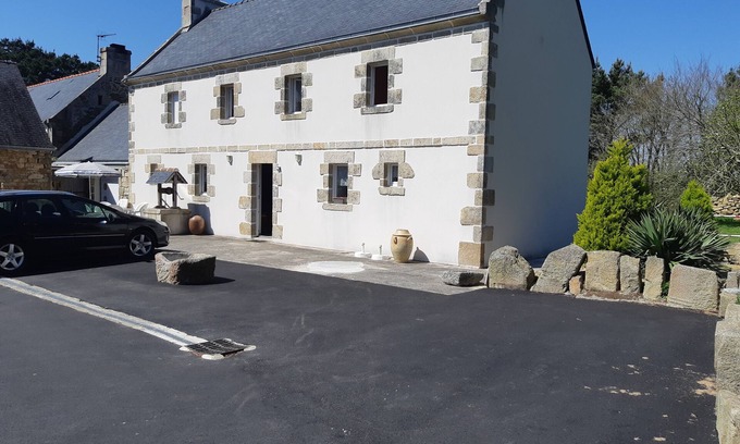 Goulien House | Detached house, large garden and enclosed private parking