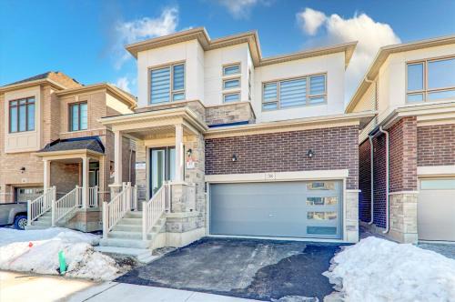 Innisfil House | Detached New Modern House In South Barrie - Built H plus ME Technology