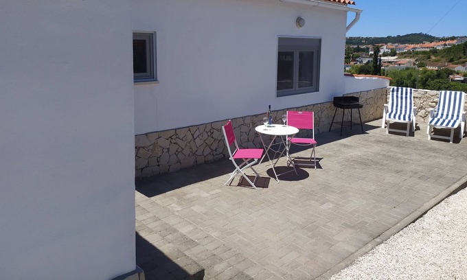 Alcobaca Cottage | Detached one bedroom cottage with private parking