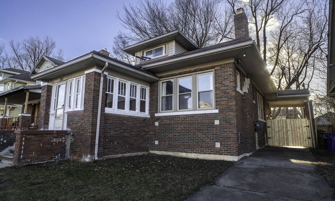 Jefferson Chalmers House | Detroit River Fishing Accomodations
