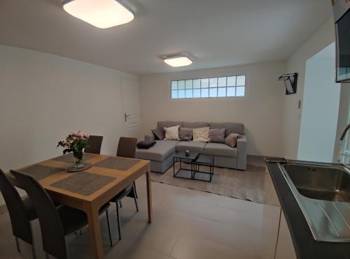 Valenton Apartment | deux pièces calme sur jardin