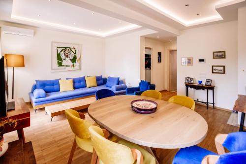 Zakynthos Town Apartment | Deviazi 4 - Charming Apartment for 2 in the Heart of the City-5 Minutes from the beach By Villa Mana Gers