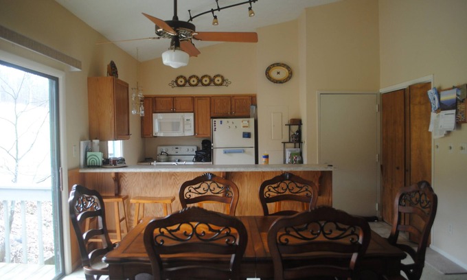 Nellysford Condo | Devil's Knob Mtn. condo on golf course with views of Shenandoah Valley