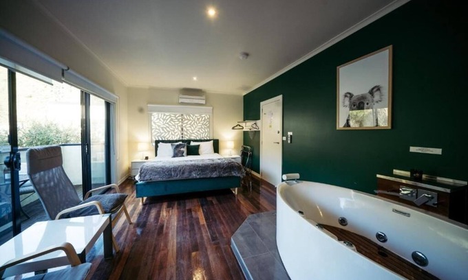Badger Creek Hotel | Deville at Healesville