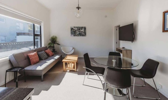 New Plymouth Apartment | Devon Central Apartment - stylish 2 BR CBD pad